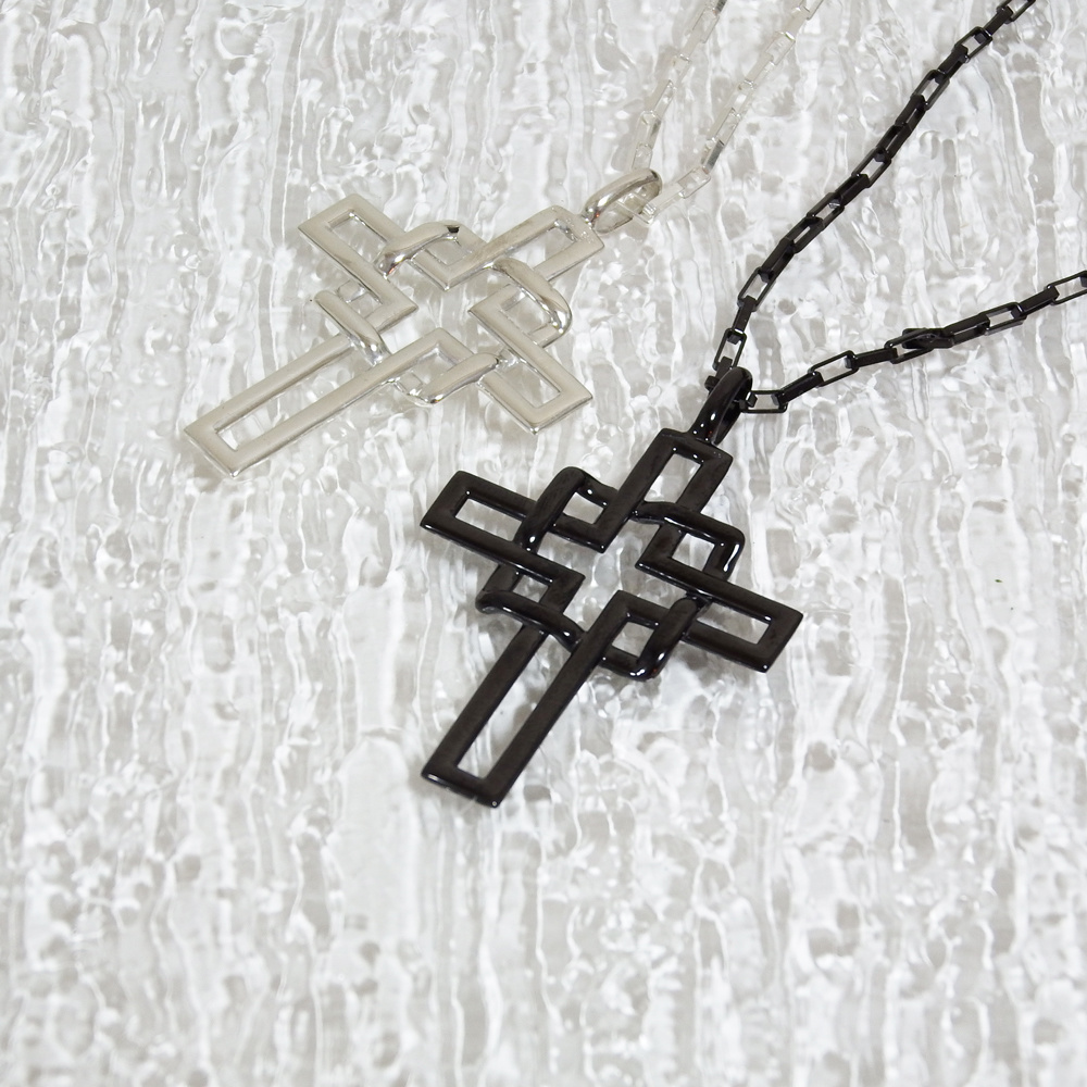 cruz de modelno pendant