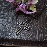 cruz de modelno pendant