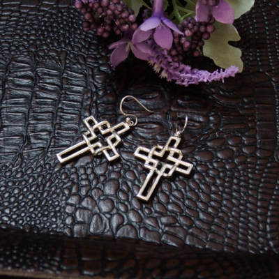 cruz de modelno pierce