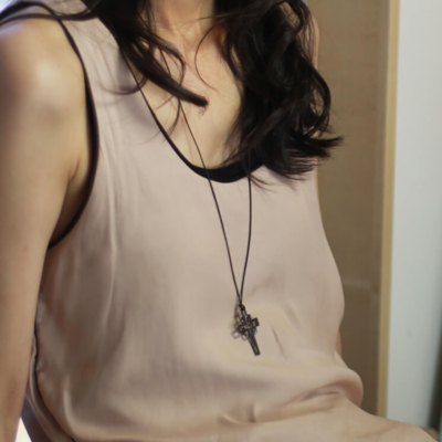 cruz de modelno pendant