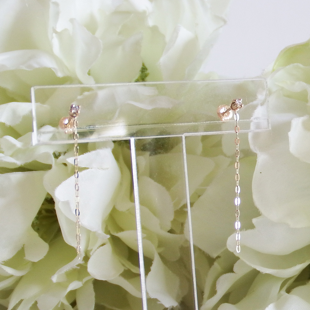 ダイヤスタッドピアス