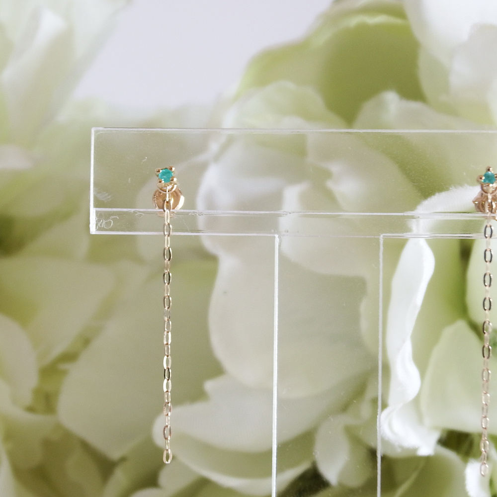 ダイヤスタッドピアス