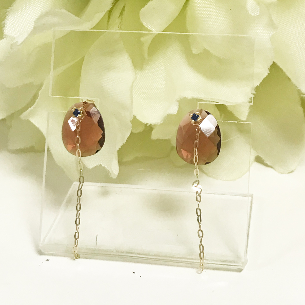 ダイヤスタッドピアス