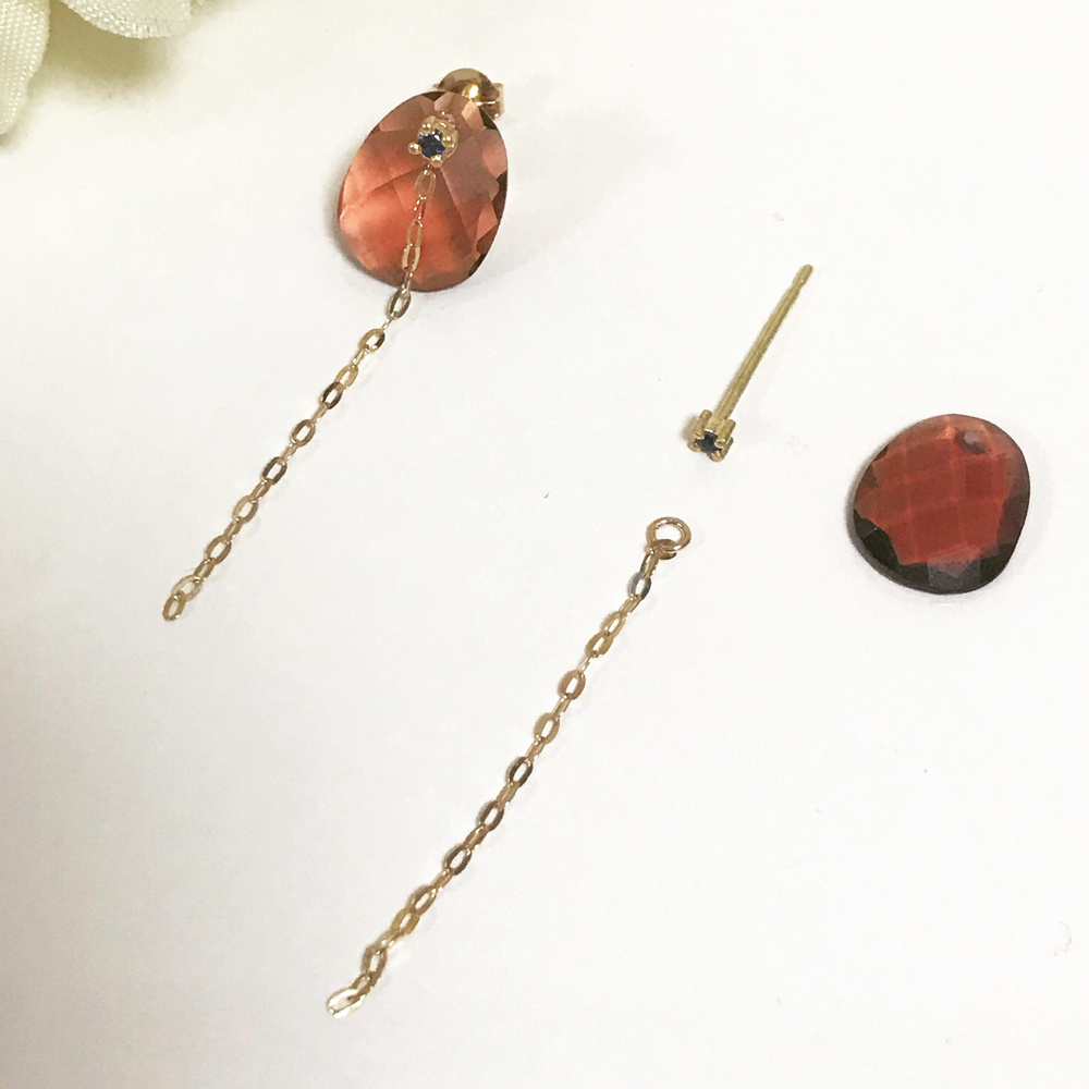 ダイヤスタッドピアス