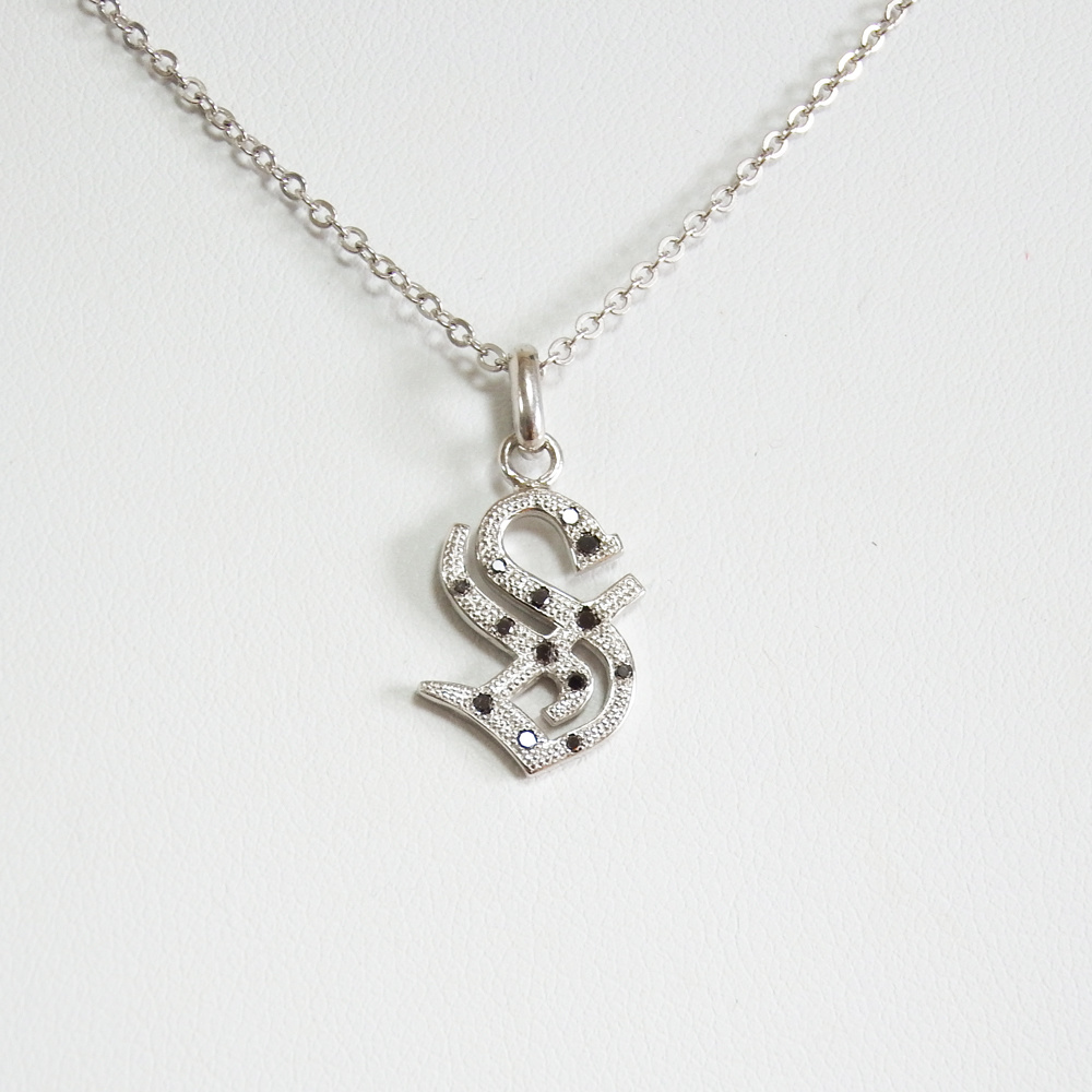 イニシャルペンダントトップ