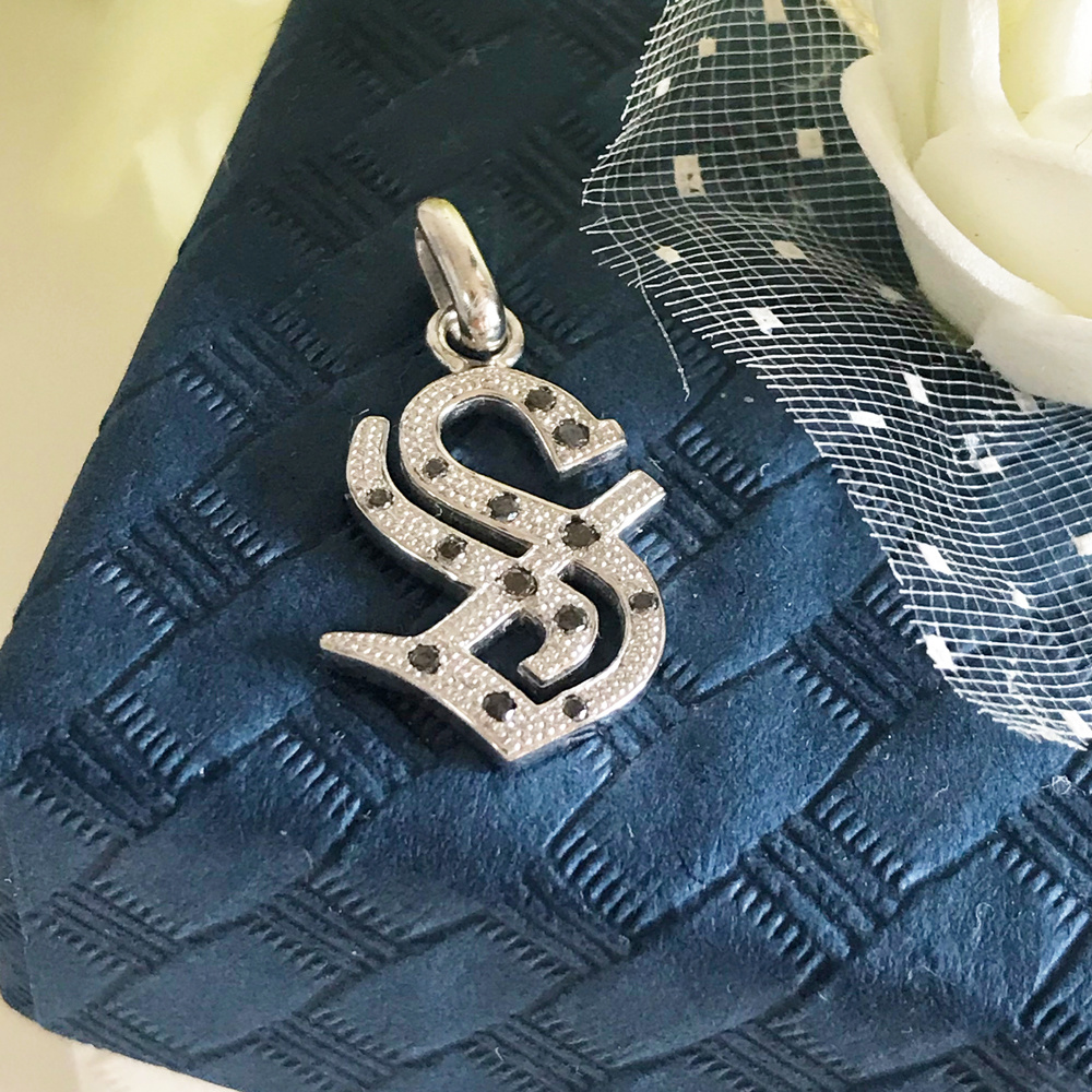 イニシャルペンダントトップ