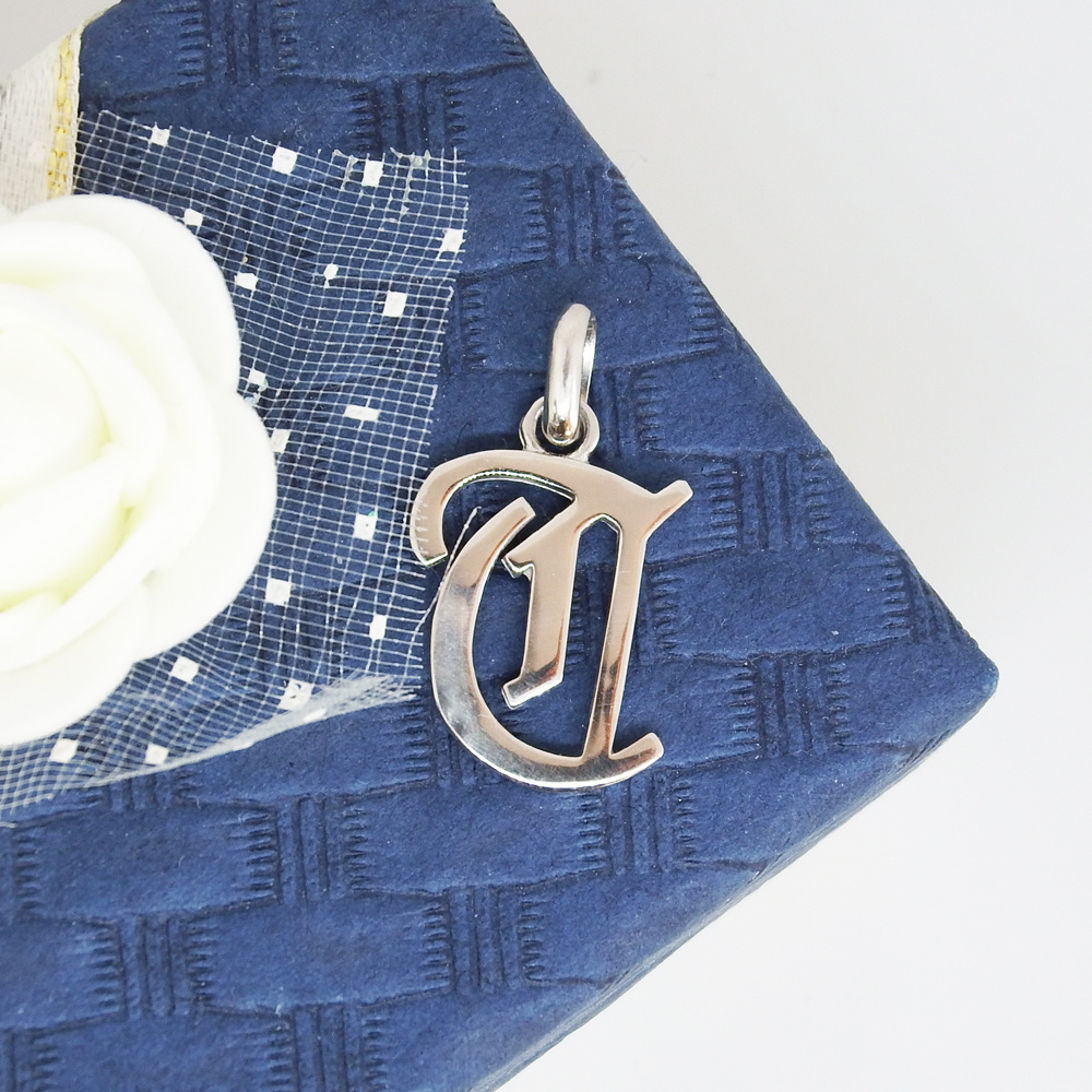 イニシャルペンダントトップ