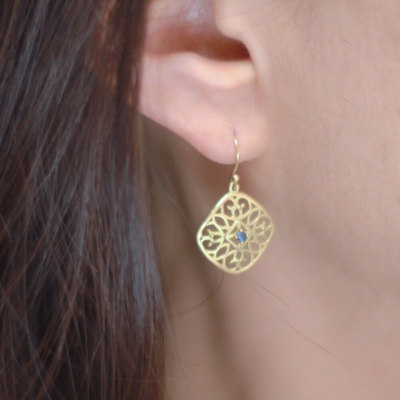 透かしピアス着用