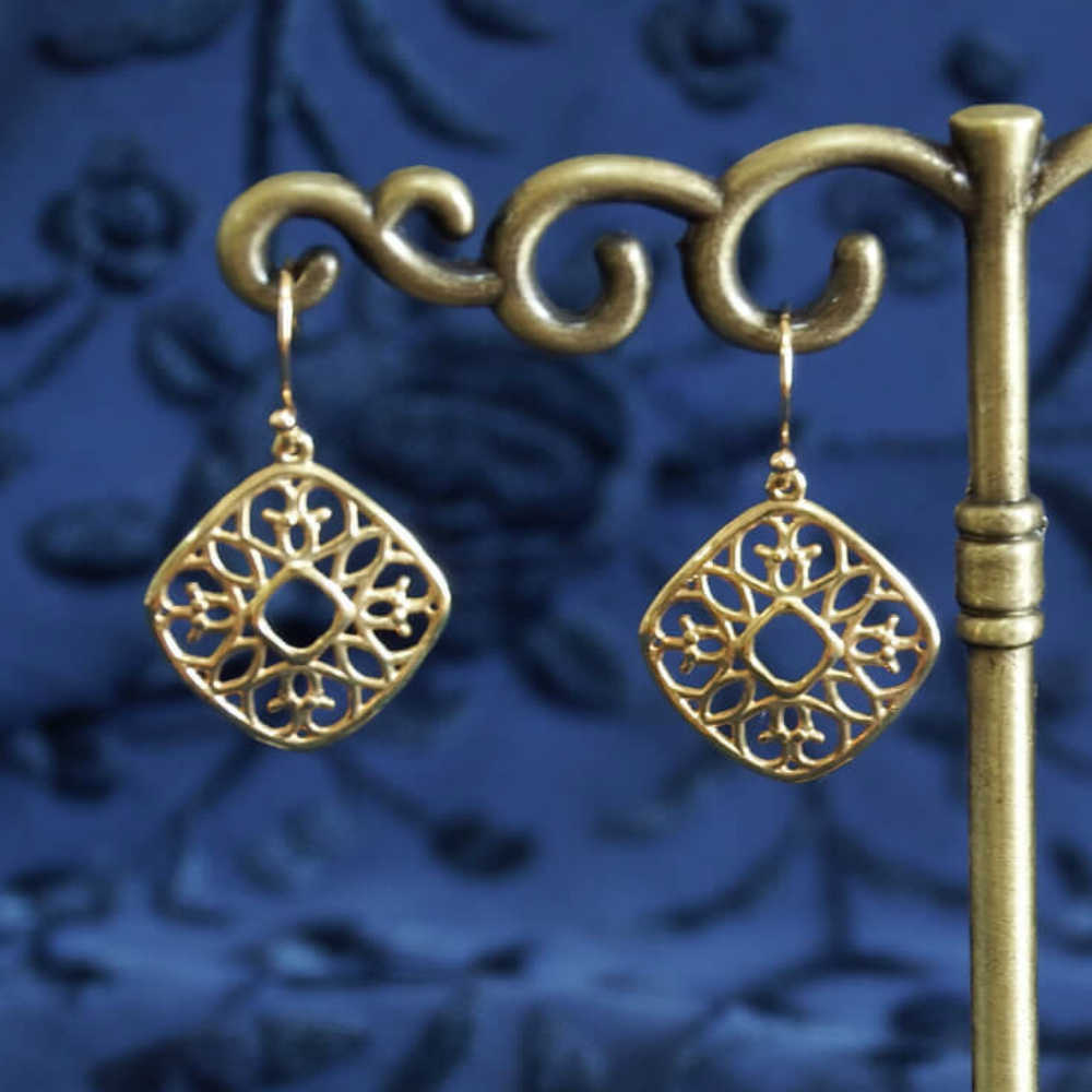 透かしピアス画像１