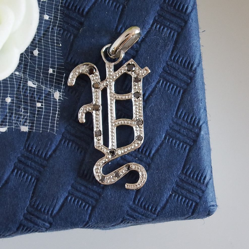 イニシャルペンダントトップ