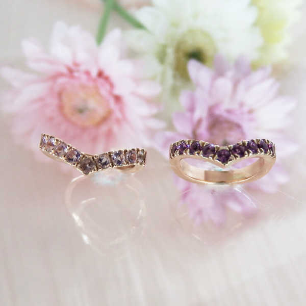 V字ハーフエタニティーピンキーリング画像１