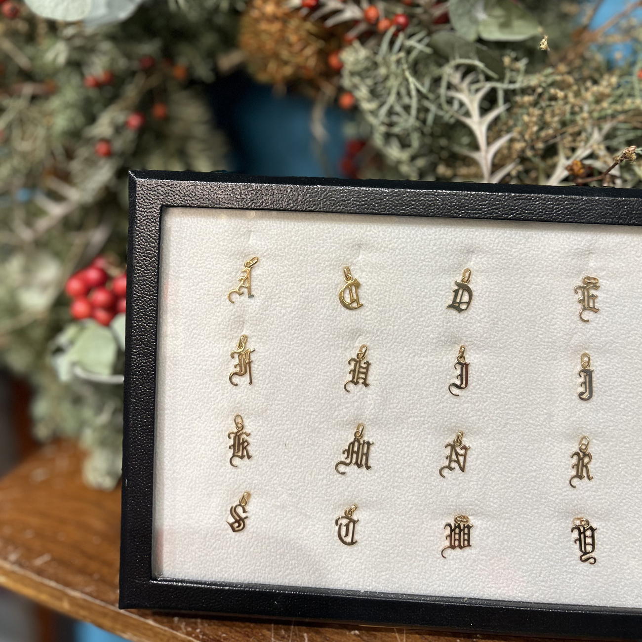 イニシャルペンダントトップ