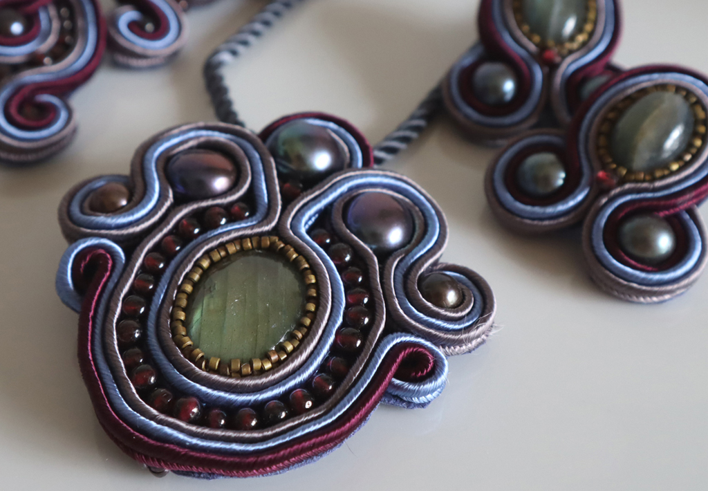 ラブラドライトネックレス