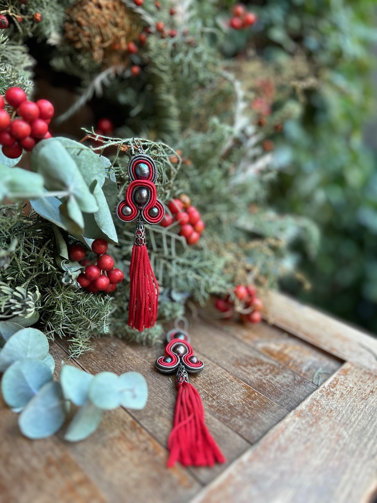 赤タッセルピアス