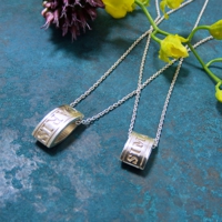 モデルノ　テキストチューブペンダントトップ