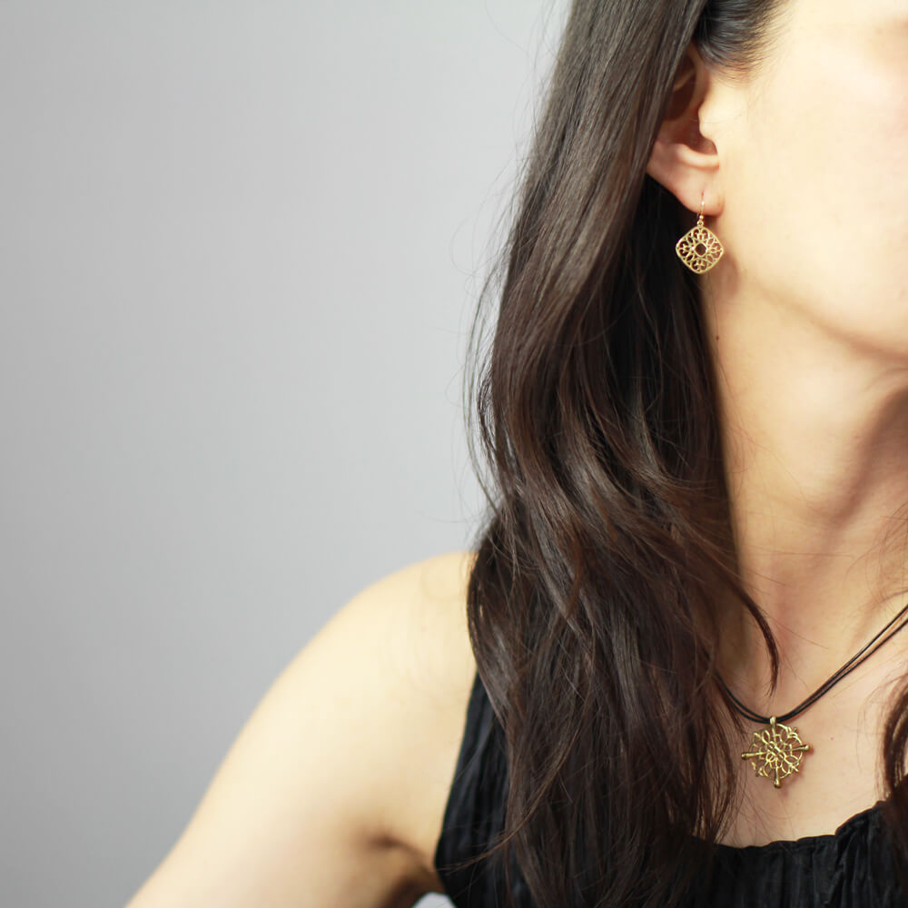 透かしピアスタイトル１