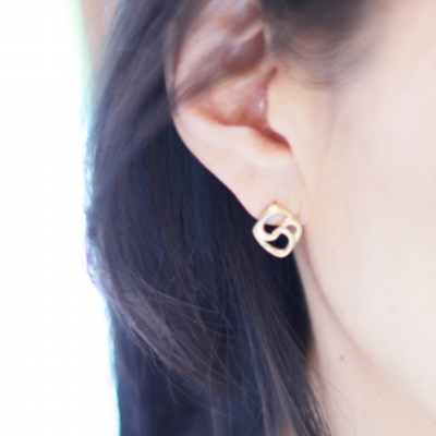 ミュシャピアス　正面着用画像