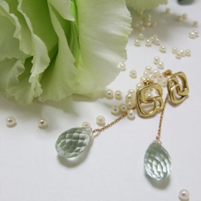 ミュシャピアス　チャーム付き画像